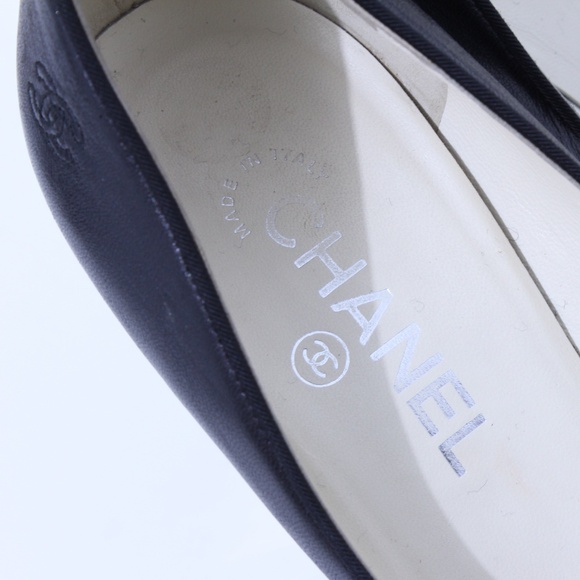 Chanel Pumps Heels Black Leather and Patent Cap Toe CC Logo Size 39.5 with Box - Picture 12 of 13